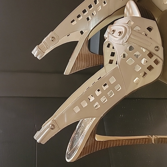 Guess shoes white leather w/ chrome buckles and studs , 8 - Picture 4 of 14